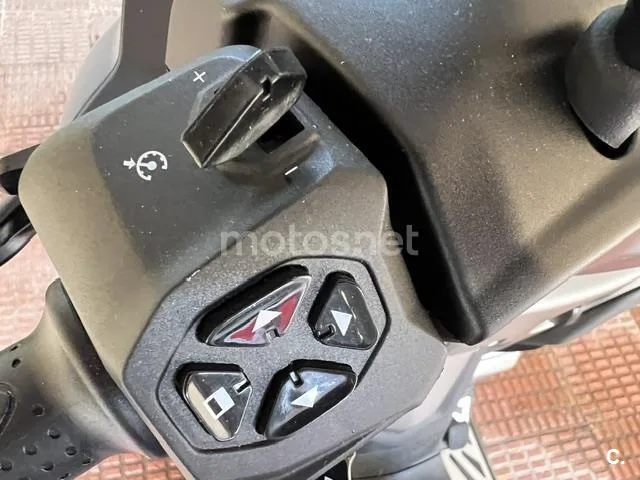 Piaggio MP3 Exclusive 530 – Vista 5