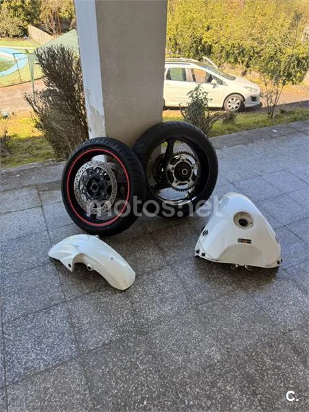 Suzuki GSR 600 – Vista 5