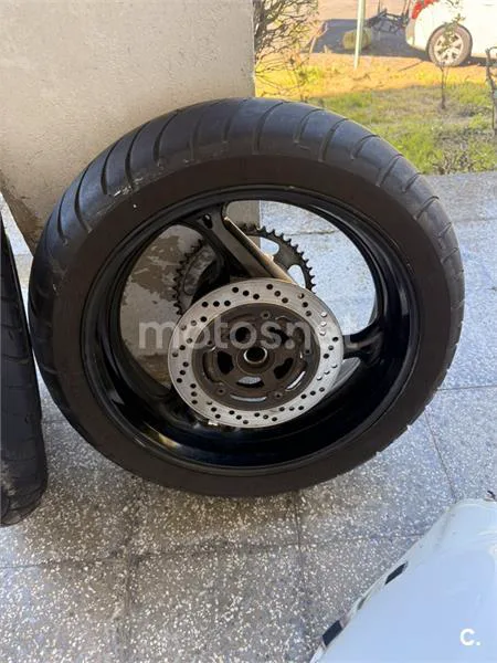 Suzuki GSR 600 – Vista 8