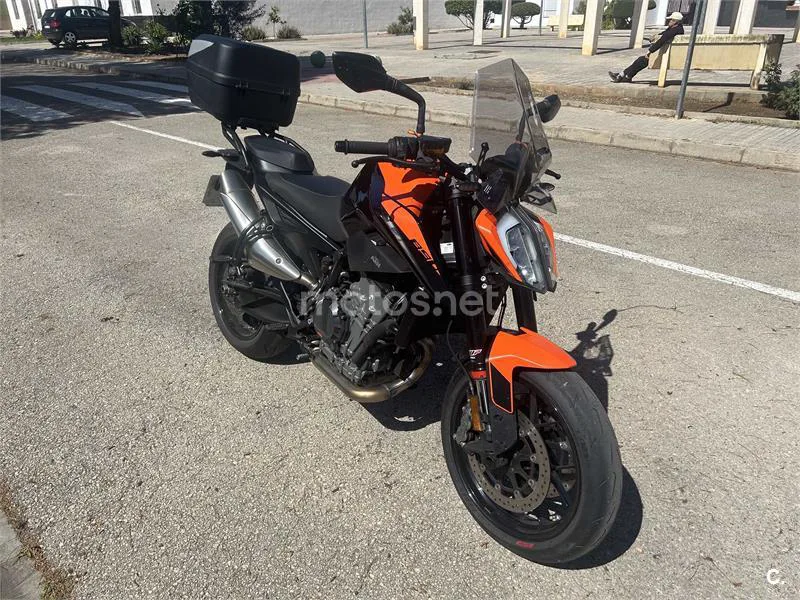 KTM 890 – Vista 2