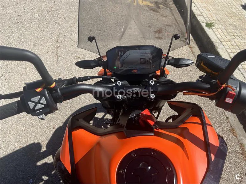 KTM 890 – Vista 4