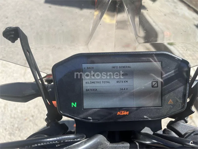 KTM 890 – Vista 5
