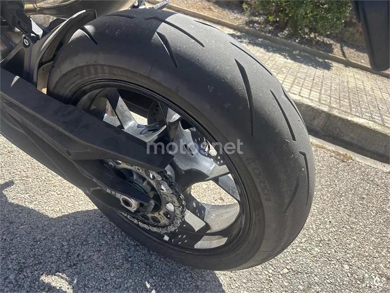 KTM 890 – Vista 6