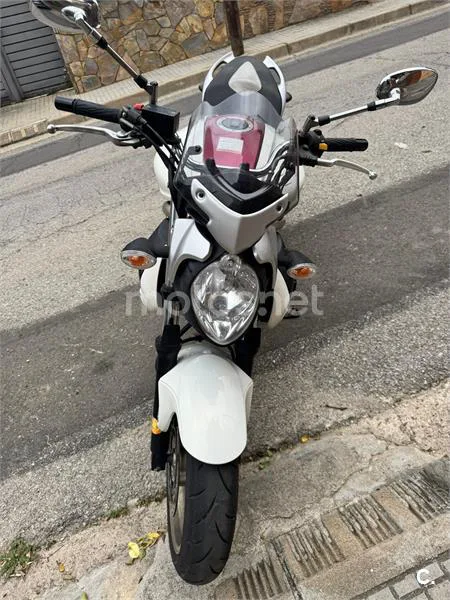 Suzuki Gladius 650 3000 € 2010 Barcelona - 2