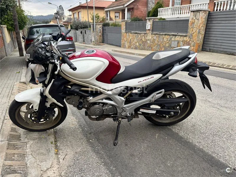 Suzuki SFV 650 Gladius – Vista 5