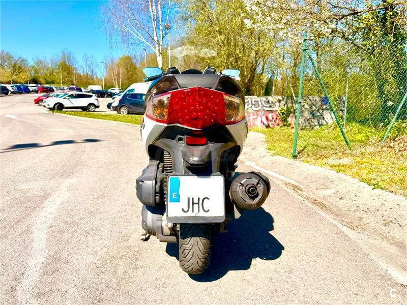 SYM Joymax 300 – Vista 4