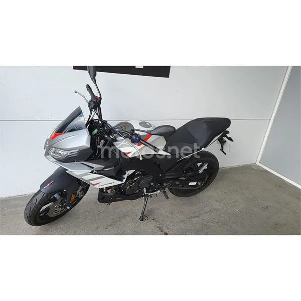 Aprilia Tuono 125 – Vista 3