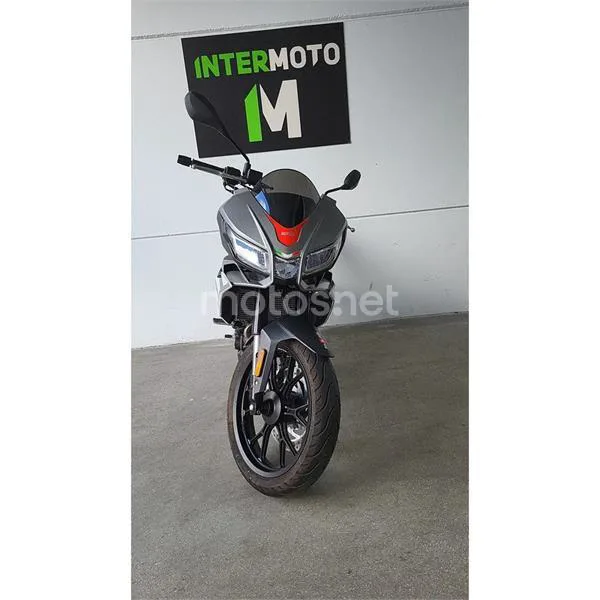 Aprilia Tuono 125 – Vista 5