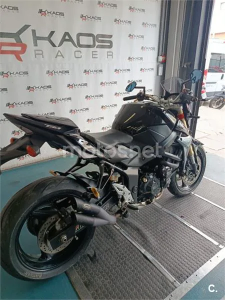 Suzuki GSR 750 – Vista 3