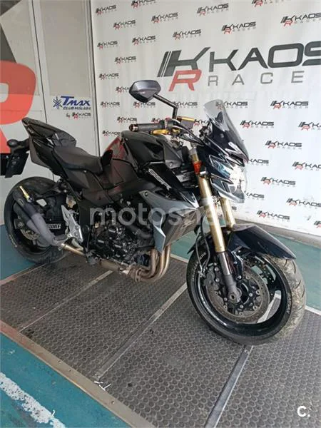 Suzuki GSR 750 – Vista 4