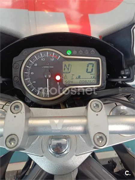 Suzuki GSR 750 – Vista 9