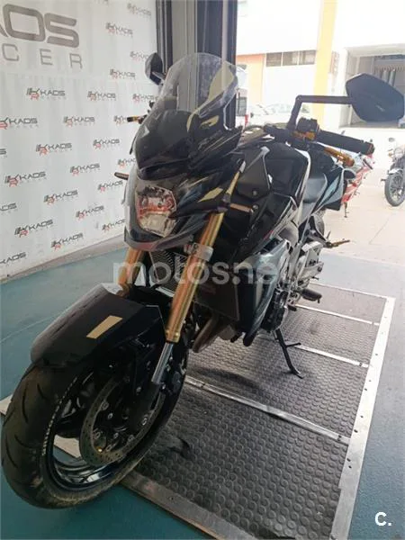 Suzuki GSR 750 – Vista 10