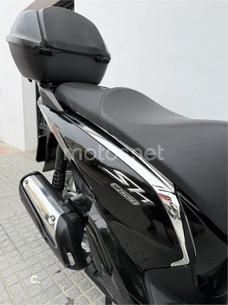 Honda SH300i – Vista 11