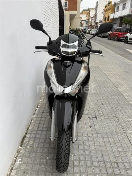 Honda SH300i – Vista 17