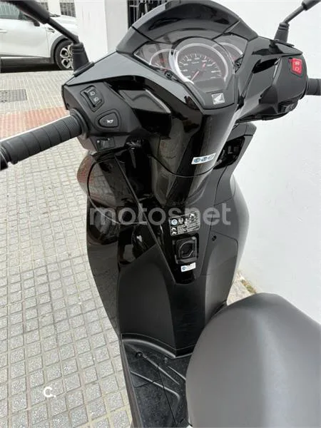 Honda SH300i – Vista 18