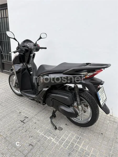 Honda SH300i – Vista 3