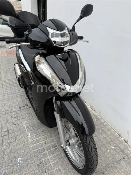 Honda SH300i – Vista 10