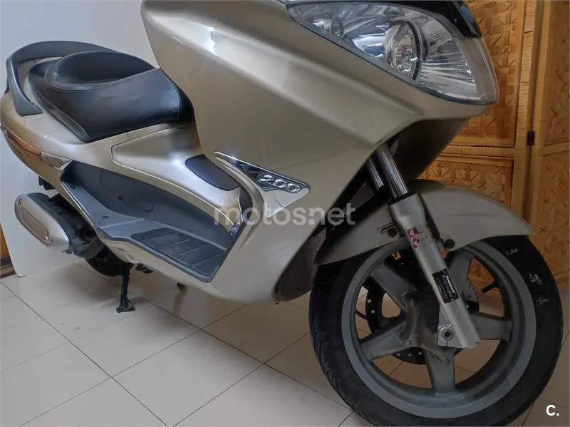 Piaggio X8 200 – Vista 2