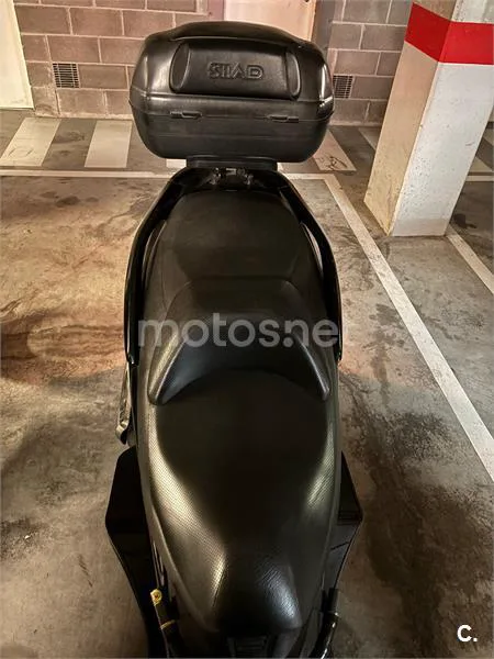 Suzuki Burgman 400 – Vista 6