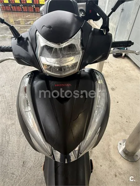 Honda SH300i – Vista 4