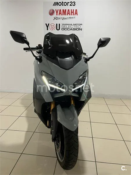 Yamaha TMAX – Vista 3