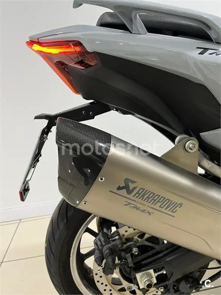 Yamaha TMAX – Vista 7