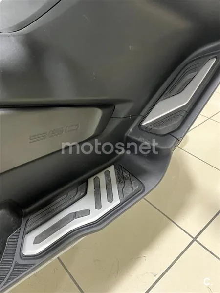 Yamaha TMAX – Vista 8