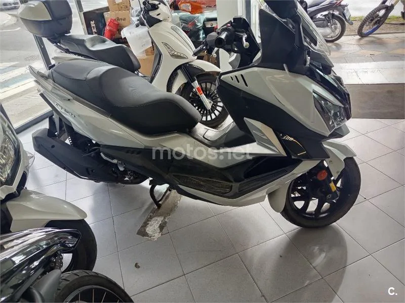 SYM Cruisym – Vista 9