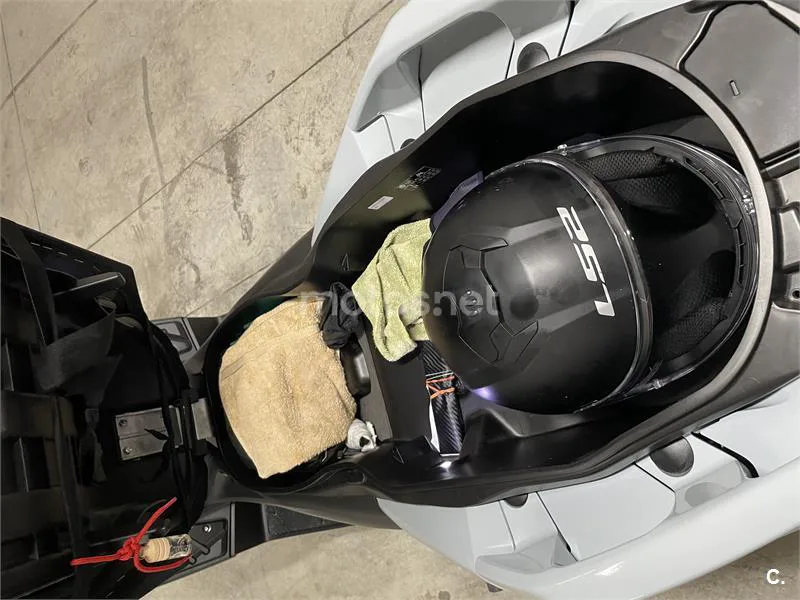 Yamaha XMAX 300 – Vista 11