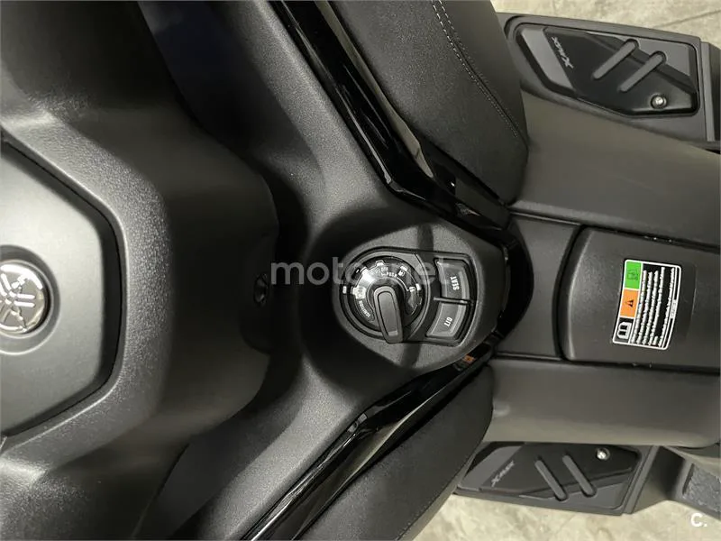 Yamaha XMAX 300 – Vista 10