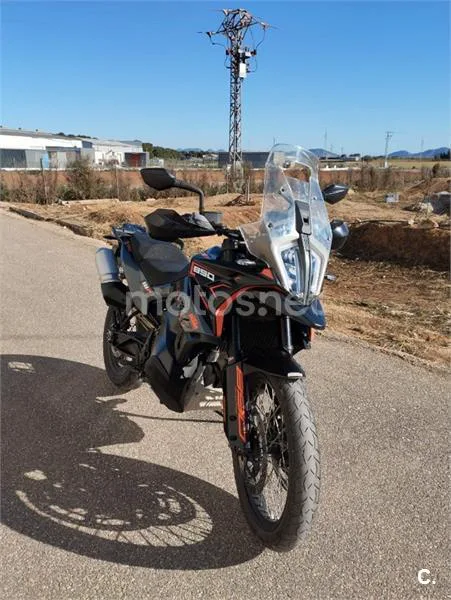 KTM 890 – Vista 3