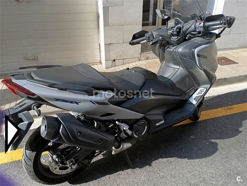 Yamaha TMAX 560 – Vista 4