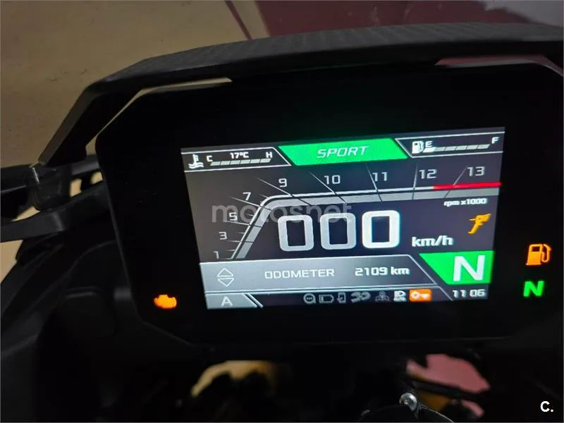 Aprilia Tuono V4 1100 – Vista 3