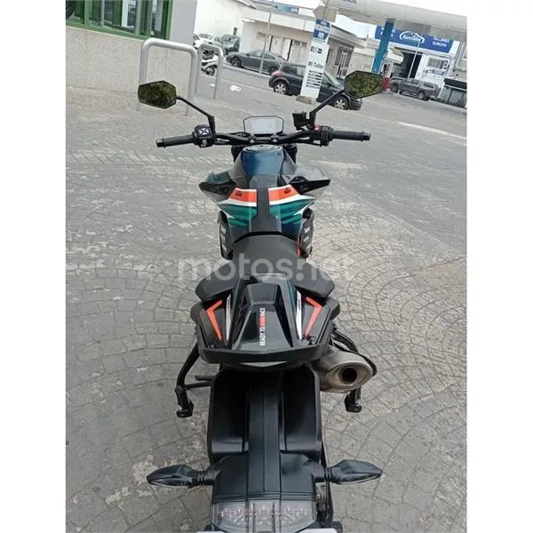 KTM 890 – Vista 5