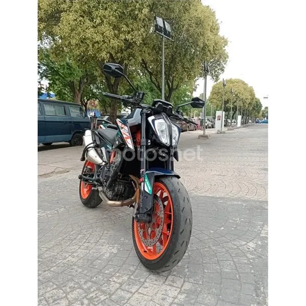 KTM 890 – Vista 6