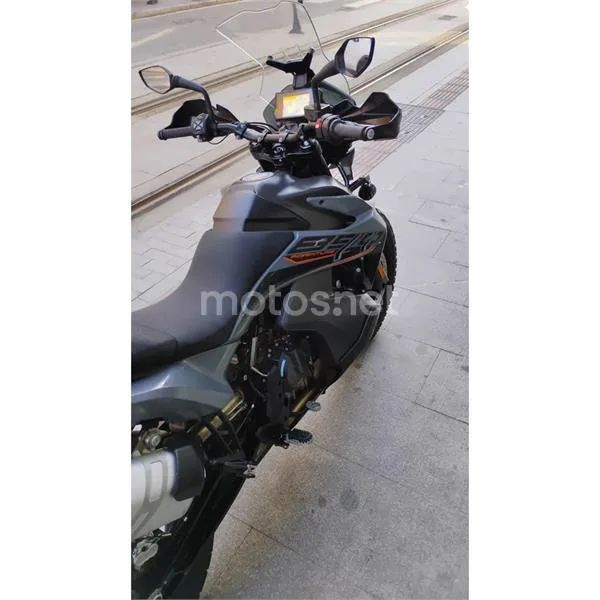 KTM 890 – Vista 3