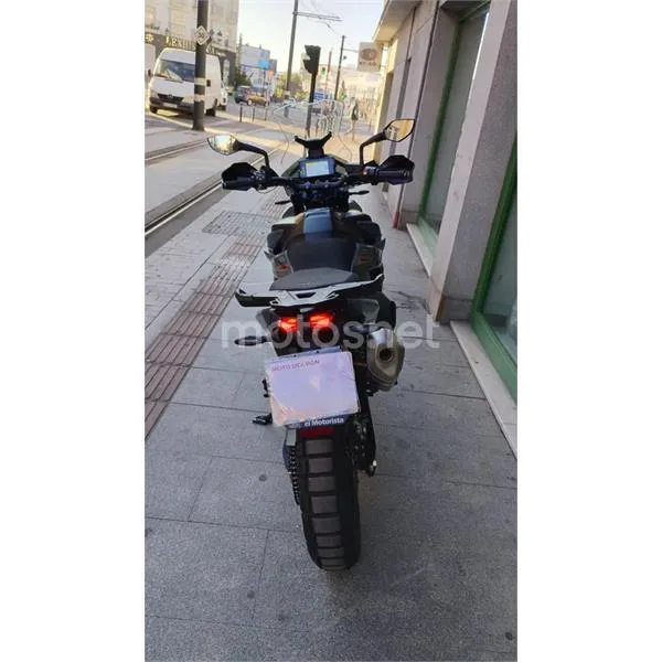 KTM 890 – Vista 4