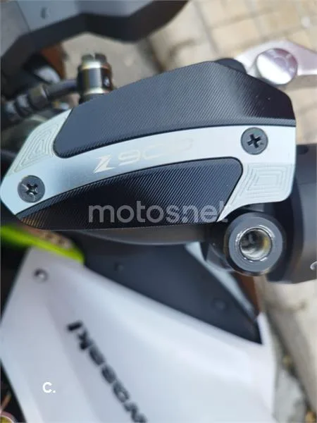 Kawasaki Z 900 – Vista 12