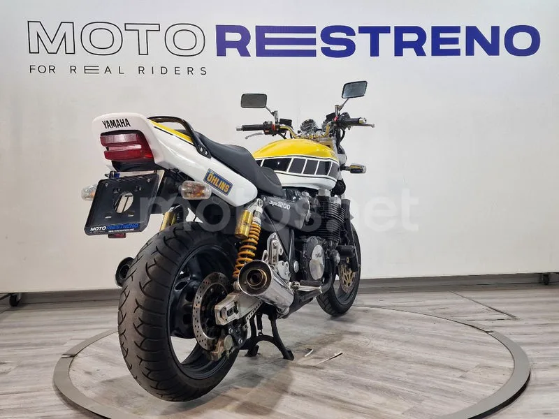 Yamaha XJR 1200 – Vista 8