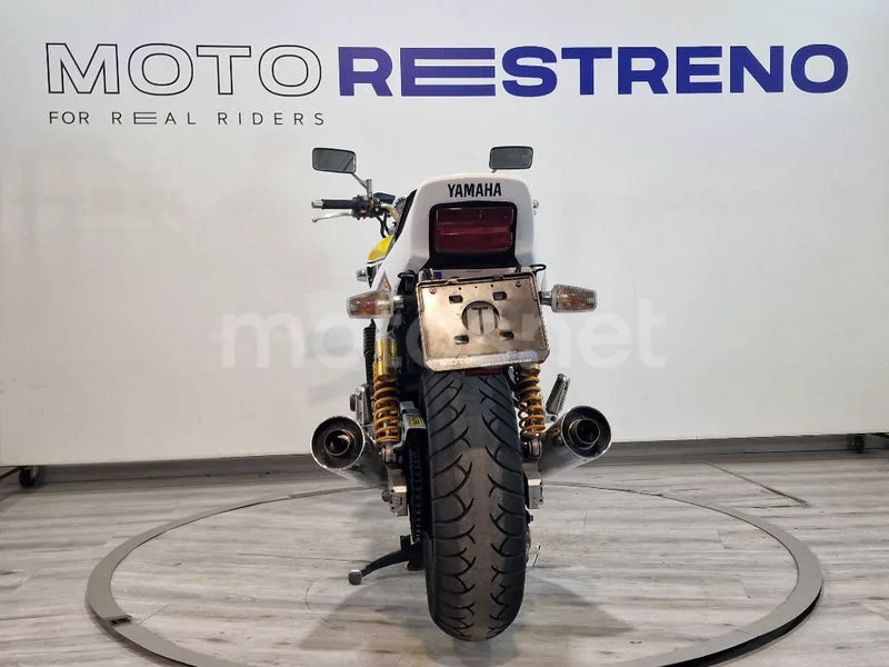 Yamaha XJR 1200 – Vista 9