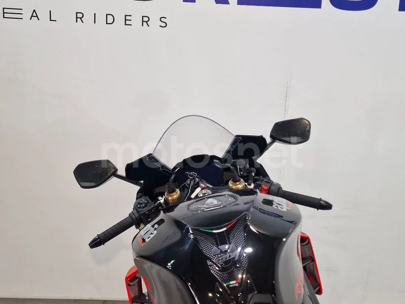 Aprilia RSV4 Factory – Vista 11