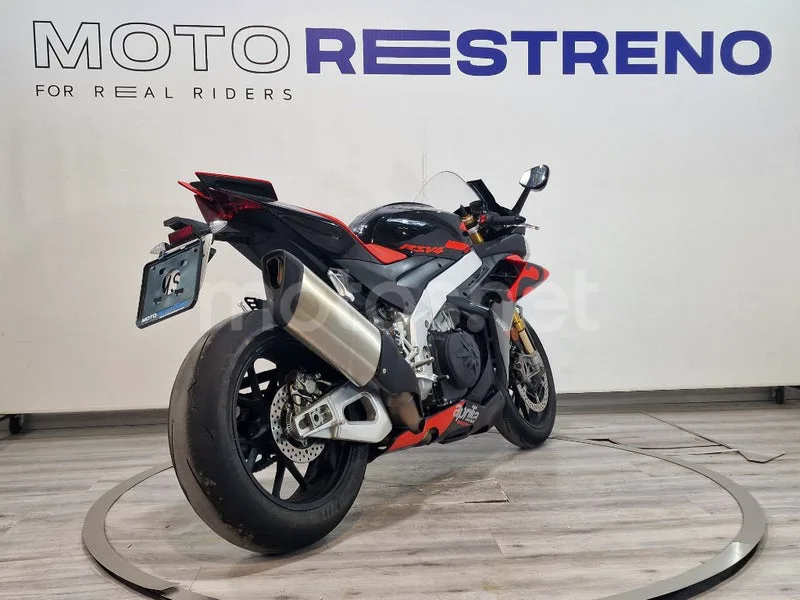 Aprilia RSV4 Factory – Vista 8