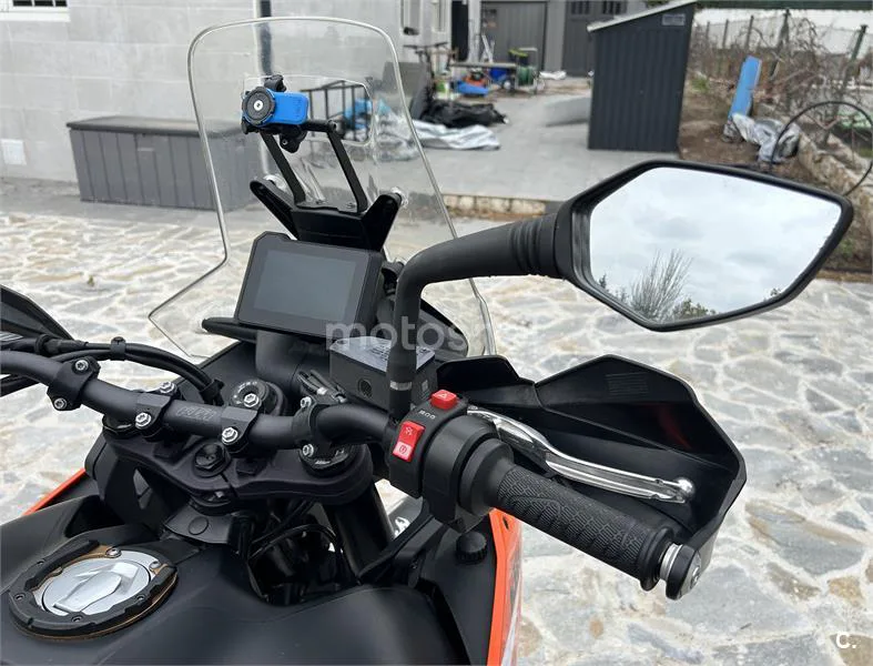 KTM 890 – Vista 3