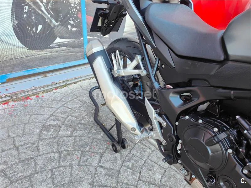 Honda CB 750 Hornet – Vista 16