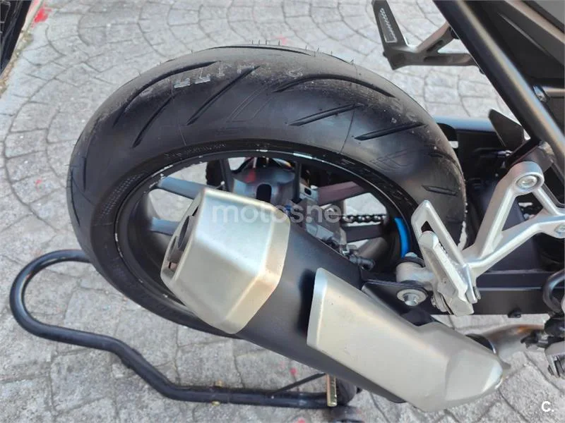 Honda CB 750 Hornet – Vista 6