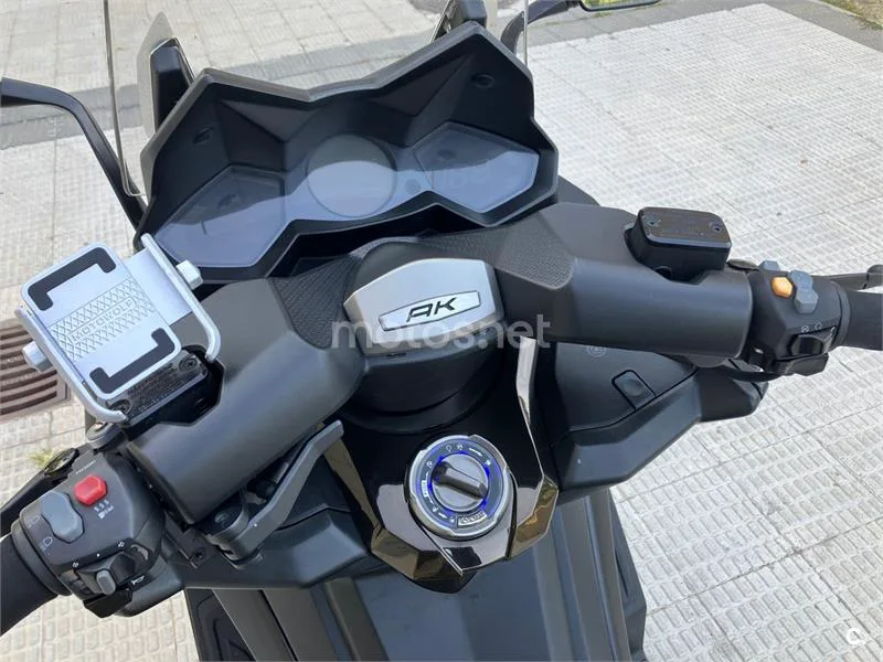 Kymco AK 550 – Vista 2