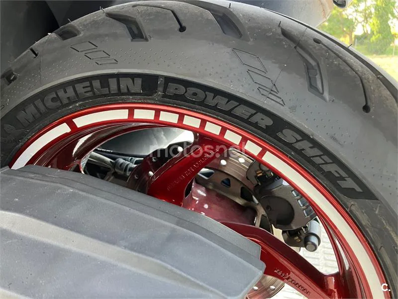 Kymco AK 550 – Vista 3