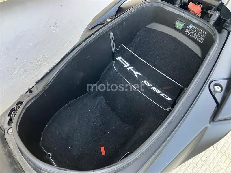 Kymco AK 550 – Vista 4