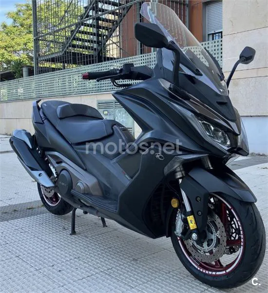 Kymco AK 550 – Vista 7