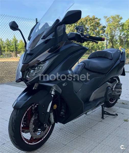 Kymco AK 550 – Vista 8